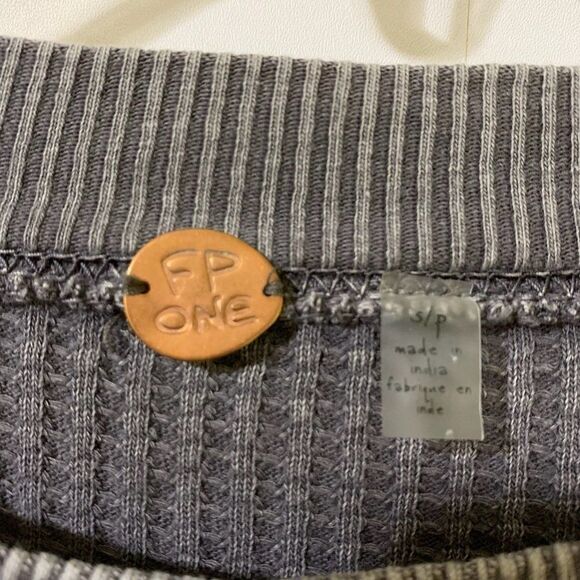 Free People One Size S Knit Cropped Pullover Top Shirt - Picture 2 of 4